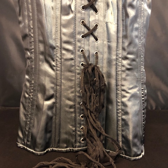 Corset - Picture 3 of 8